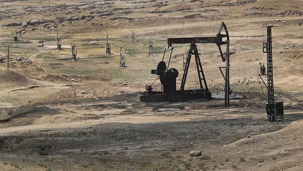 امریکا بطور عمدی چاه های نفتی سوریه را بمباران می‌کند - اسپوتنیک افغانستان  
