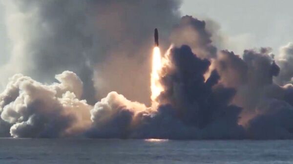 شلیک 4  راکت  قاره‌پیما از یک زیردریایی هسته‌ای روسیه + ویدئو - اسپوتنیک افغانستان  
