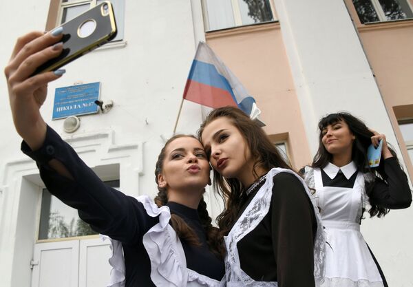 جشن فراغت شاگردان مکتب – مسکو، روسیه - اسپوتنیک افغانستان  