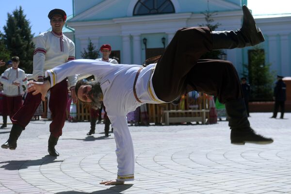 شرکت کنندگان جشن مردمی کاروان در شهر کازان روسیه - اسپوتنیک افغانستان  