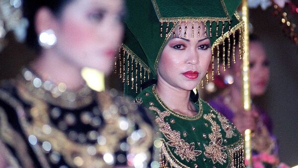 یک مردی اندونزیایی همزمان با دو دختر ازدواج کرد - اسپوتنیک افغانستان  