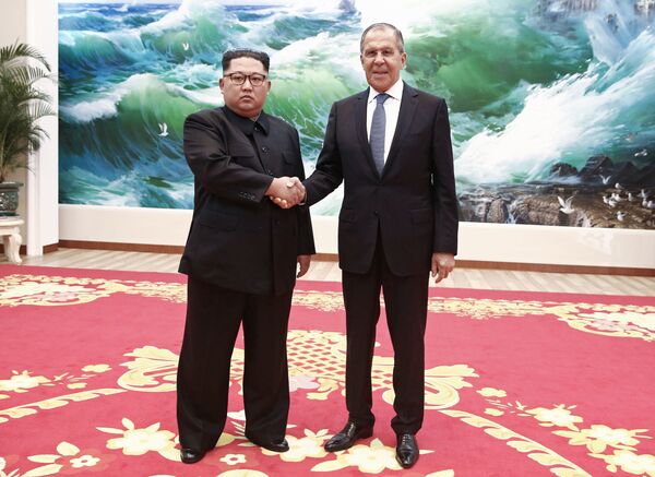 سرگئی لاوروف، وزیر امور خارجه روسیه و کیم جونگ اون، رهبر کوریای شمالی - اسپوتنیک افغانستان  