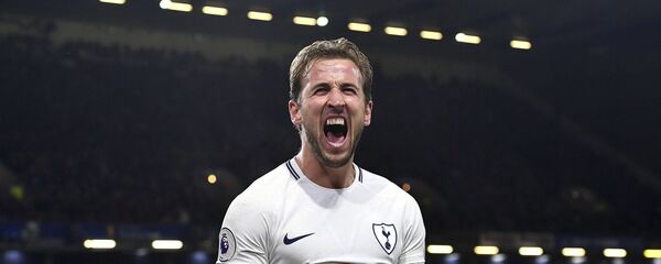 Tottenham Hotspur's Harry Kane celebrates scoring his side's third goal of the game during their English Premier League soccer match against Burnley at Turf Moor, Burnley, England, Saturday, Dec. 23, 2017. Tottenham Hotspur's Harry Kane celebrates scoring his side's third goal of the game during their English Premier League soccer match against Burnley at Turf Moor, Burnley, England, Saturday, Dec. 23, 2017. - اسپوتنیک افغانستان