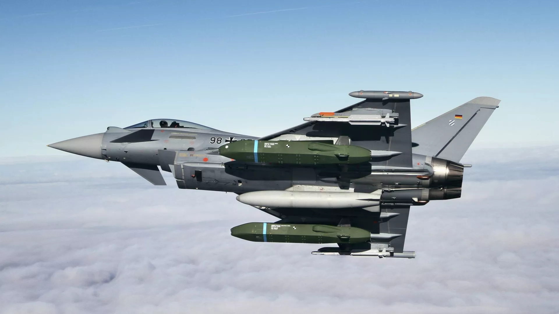 Eurofighter Typhoon Flight tests with Taurus KEPD 350 missile