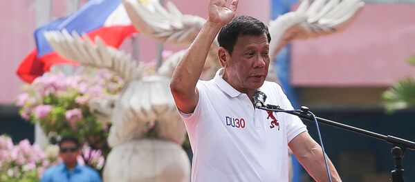 استعفای رئیس جمهور فیلیپین بخاطر یک بوسه+ویدیو استعفای رئیس جمهور فیلیپین بخاطر یک بوسه+ویدیو - اسپوتنیک افغانستان