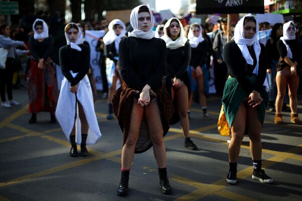 تظاهرکنندگان در سانتیاگو، شیلی - اسپوتنیک افغانستان  