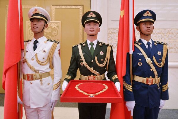 نشان دوستی چین برای عطا کردن به ولادیمیر پوتین، رئیس جمهور روسیه - اسپوتنیک افغانستان  