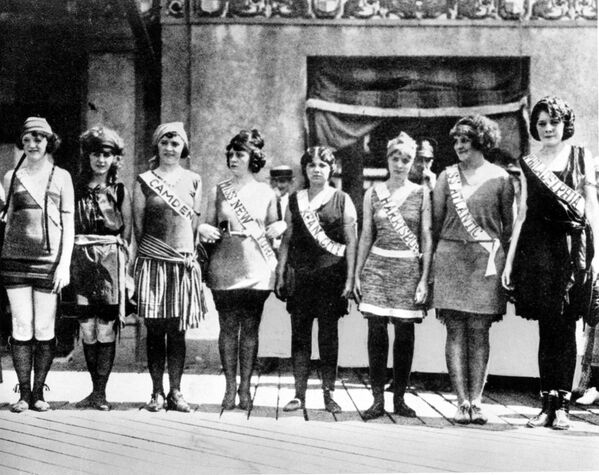 اشتراک کنندگان مسابقه «ملکه زیبایی امریکا»، سال ۱۹۲۱ - اسپوتنیک افغانستان  