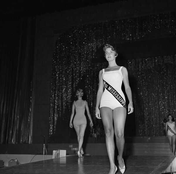 اشتراک کنندگان مسابقه «ملکه زیبایی امریکا»، سال ۱۹۵۹ - اسپوتنیک افغانستان  