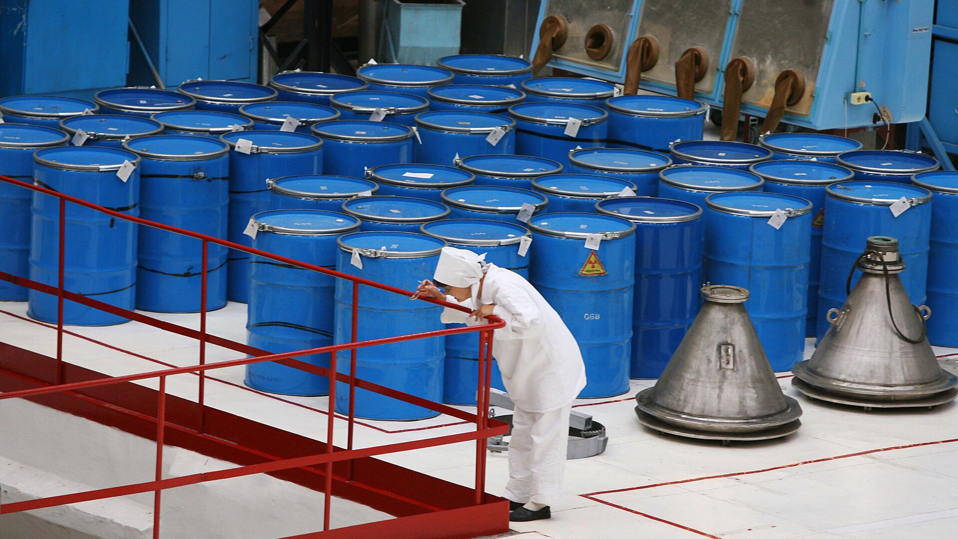 Бочки с сырьем для производства таблеток диоксида урана - اسپوتنیک افغانستان  , 1920, 21.03.2022