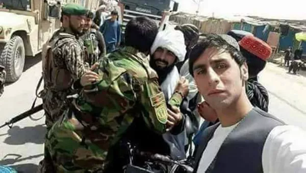 عکس سلفی وزیر داخله با طالبان + عکس