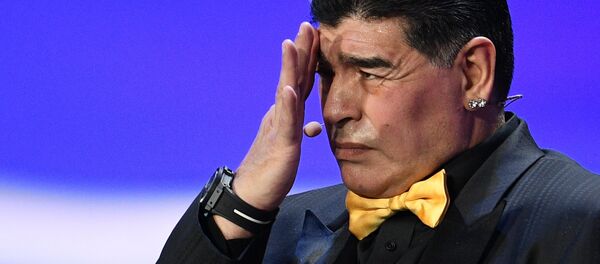 معذرتخواهی مارادونا بابت کشیدن سیگار در استادیوم مسکو معذرتخواهی مارادونا بابت کشیدن سیگار در استادیوم مسکو - اسپوتنیک افغانستان