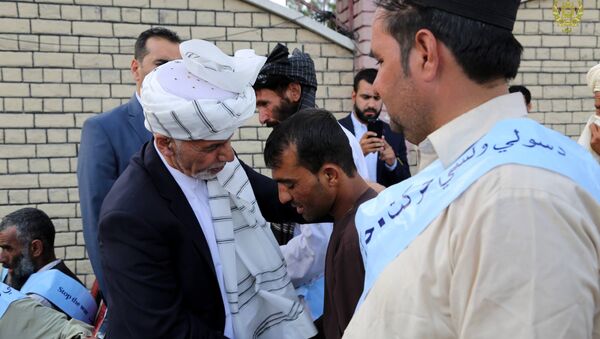 دیدار محمد اشرف غنی، رئیس جمهوری اسلامی افغانستان با اعضای کاروان صلح خواهان هلمندی - اسپوتنیک افغانستان  