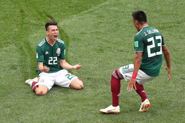 بازیکنان تیم ملی مکسیکو پس از پیروزی بر آلمان - اسپوتنیک افغانستان  