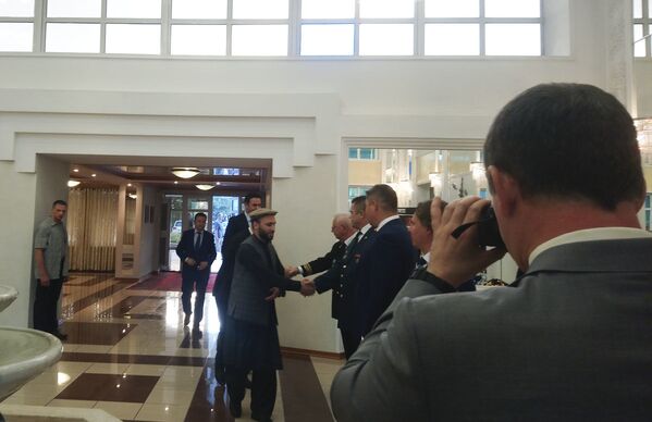 سفیر روسیه در حال پذیرایی مهمانان - اسپوتنیک افغانستان  