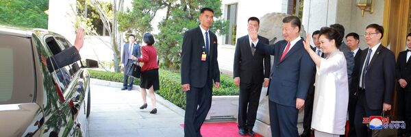 رهبر کوریای شمال با رئیس جمهور چین در جریان دیدار دو روزه از چین در پکن - اسپوتنیک افغانستان  
