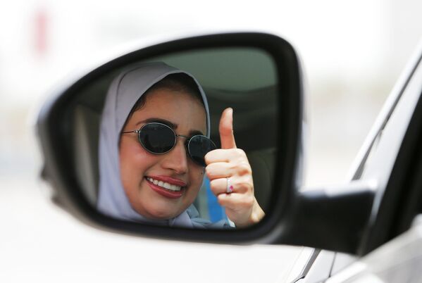 زنی در حال رانندگی – عربستان سعودی - اسپوتنیک افغانستان  