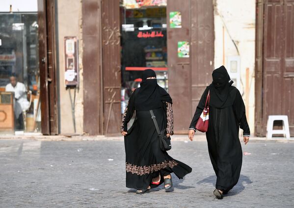 زنان در یکی از سرک های شهر جده، عربستان سعودی - اسپوتنیک افغانستان  