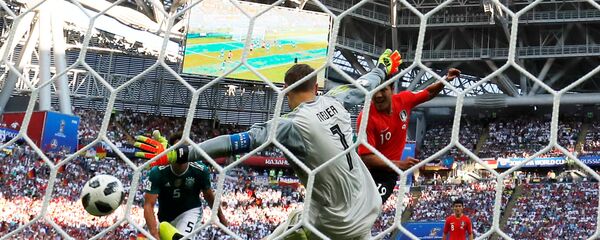 Soccer Football - World Cup - Group F - South Korea vs Germany - Kazan Arena, Kazan, Russia - June 27, 2018 South Korea's Kim Young-gwon scores their first goal past Germany's Manuel Neuer Soccer Football - World Cup - Group F - South Korea vs Germany - Kazan Arena, Kazan, Russia - June 27, 2018 South Korea's Kim Young-gwon scores their first goal past Germany's Manuel Neuer - اسپوتنیک افغانستان