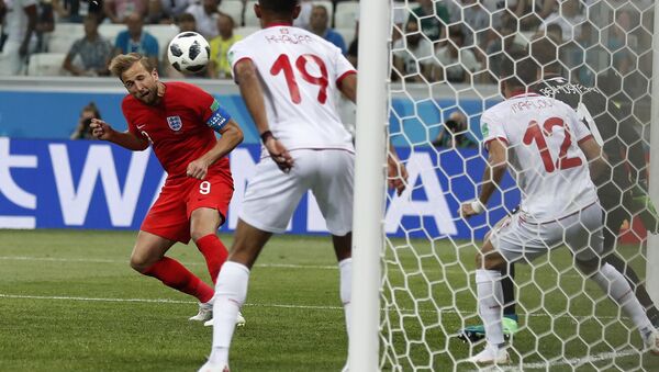 England's Harry Kane scores his side's 2nd goal against Tunisia during a group G match at the 2018 soccer World Cup in the Volgograd Arena in Volgograd, Russia, Monday, June 18, 2018.  - اسپوتنیک افغانستان  