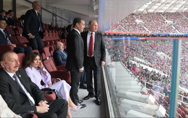 پوتین در حال تماشای بازی عربستان - روسیه - اسپوتنیک افغانستان  