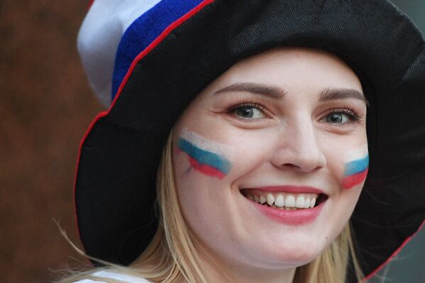 هواداران فوتبال پیروزی تیم روسیه راجشن گرفتند. - اسپوتنیک افغانستان  