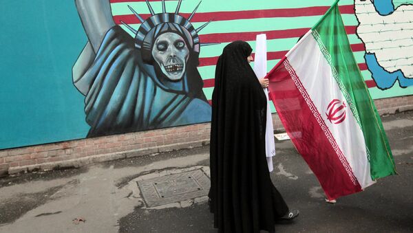 آمادگی امریکا برای کار با کشورهایی که خرید نفت از ایران را کاهش می‌دهند - اسپوتنیک افغانستان  