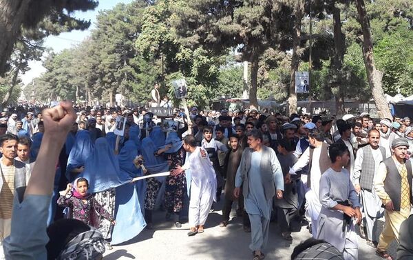 صدها باشنده میمنه در اعتراض به‌بازداشت قیصاری به‌سرک‌ها ریختند - اسپوتنیک افغانستان  