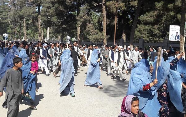 صدها باشنده میمنه در اعتراض به‌بازداشت قیصاری به‌سرک‌ها ریختند - اسپوتنیک افغانستان  