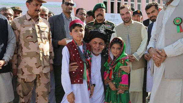 رئیس جمهور غنی هنگام سفر به لغمان - اسپوتنیک افغانستان  
