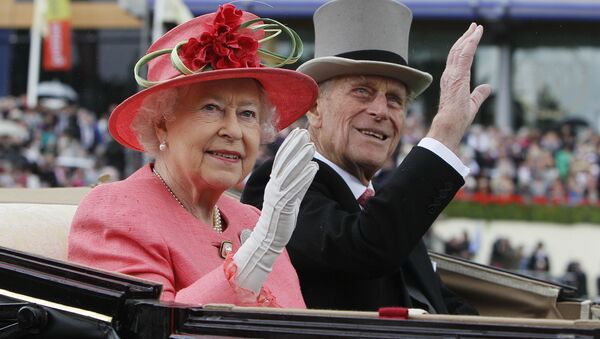 راز دستکش های سفید ملکه انگلستان افشا شد - اسپوتنیک افغانستان  