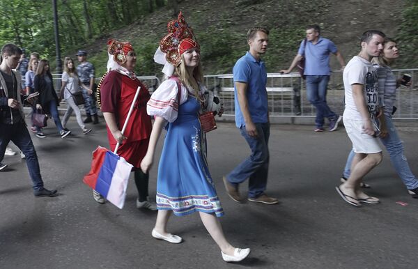 هواداران روسی پیش از مسابقه تیم فوتبال روسیه و اسپانیا - اسپوتنیک افغانستان  