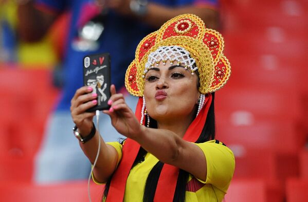 هوادار کلمبیایی پیش از مسابقه تیم ملی شان با تیم ملی انگلیس - اسپوتنیک افغانستان  