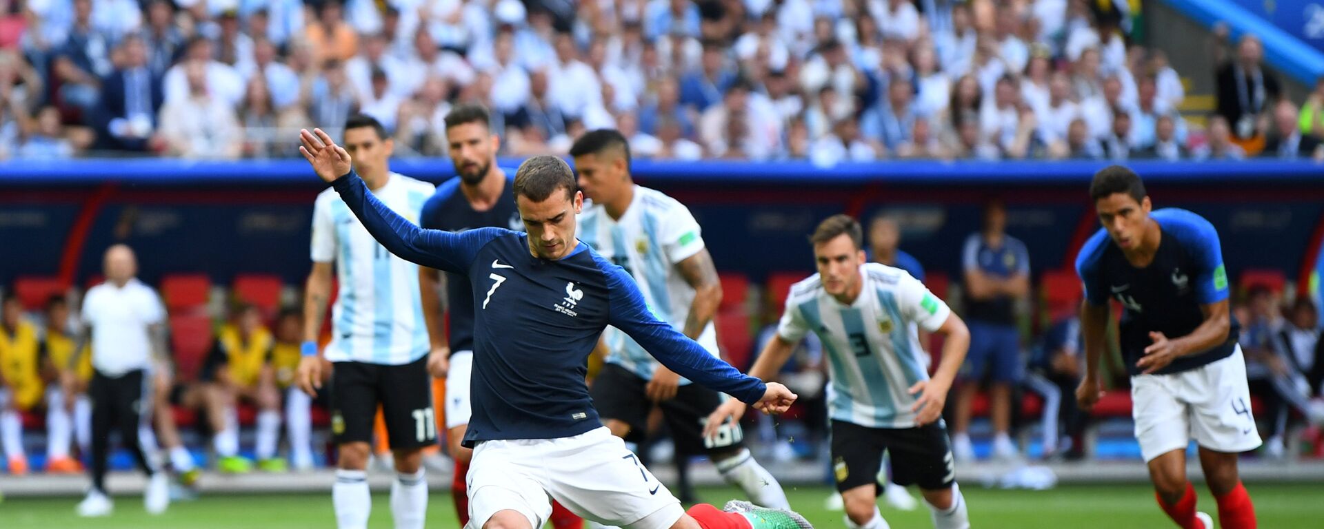 Soccer Football - World Cup - Round of 16 - France vs Argentina - Kazan Arena, Kazan, Russia - June 30, 2018 France's Antoine Griezmann scores their first goal from the penalty spot - اسپوتنیک افغانستان  , 1920, 08.09.2021