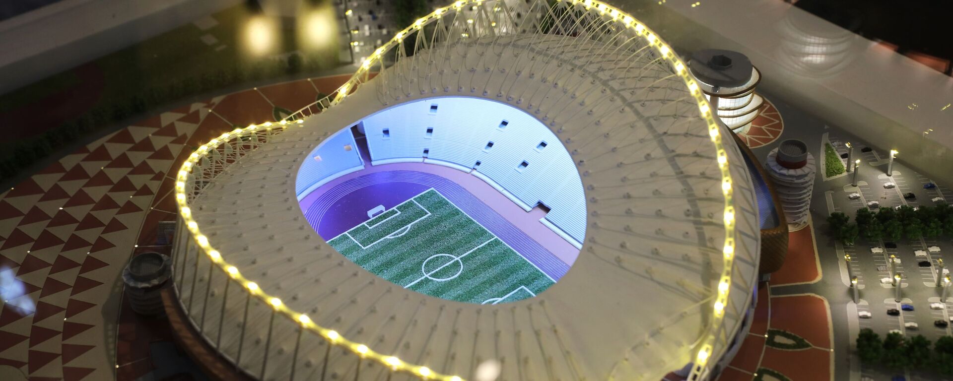 Макет стадиона Khalifa International Stadium, представленный на выставке футбольной атрибутики Qatar @RoadTo2022 Exhibition в ГУМе в Москве - اسپوتنیک افغانستان  , 1920, 08.05.2020