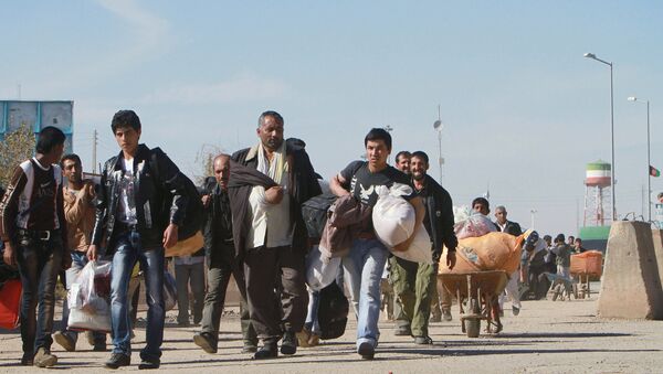 هزاران مهاجر افغانستان در انتظار بازگشت داوطلبانه از ایران به کشور - اسپوتنیک افغانستان  
