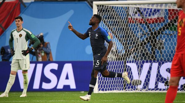 France's Umtiti after scoring goal in World Cup's semifinals match against Belgium on July 10, 2018. Saint Petersburg, Russia.  - اسپوتنیک افغانستان  