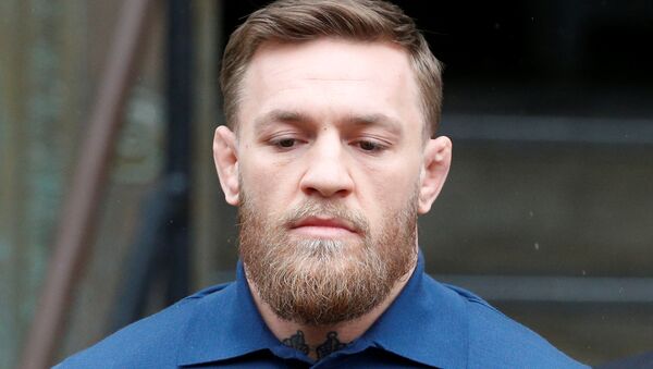 Mixed Martial Arts fighter Conor McGregor is escorted by New York City Police (NYPD) detectives from the 78th police precinct after charges were laid against him in the Brooklyn borough of New York City, U.S., April 6, 2018 - اسپوتنیک افغانستان  