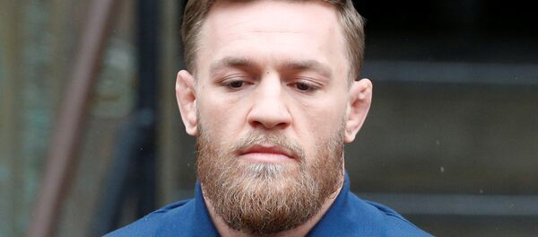Mixed Martial Arts fighter Conor McGregor is escorted by New York City Police (NYPD) detectives from the 78th police precinct after charges were laid against him in the Brooklyn borough of New York City, U.S., April 6, 2018 - اسپوتنیک افغانستان  