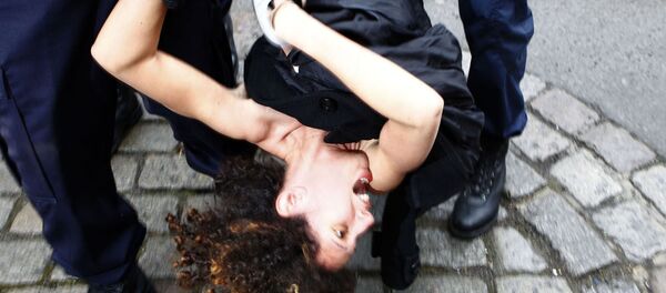 بازداشت زن اسرائیلی به جرم حمل و نقل مهمات در هند - اسپوتنیک افغانستان  