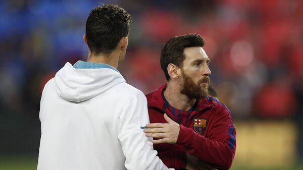 Barcelona's Lionel Messi, right and Real Madrid's Cristiano Ronaldo greets each other before a Spanish La Liga soccer match between Barcelona and Real Madrid, dubbed 'el clasico', at the Camp Nou stadium in Barcelona, Spain, Sunday, May 6, 2018 - اسپوتنیک افغانستان  