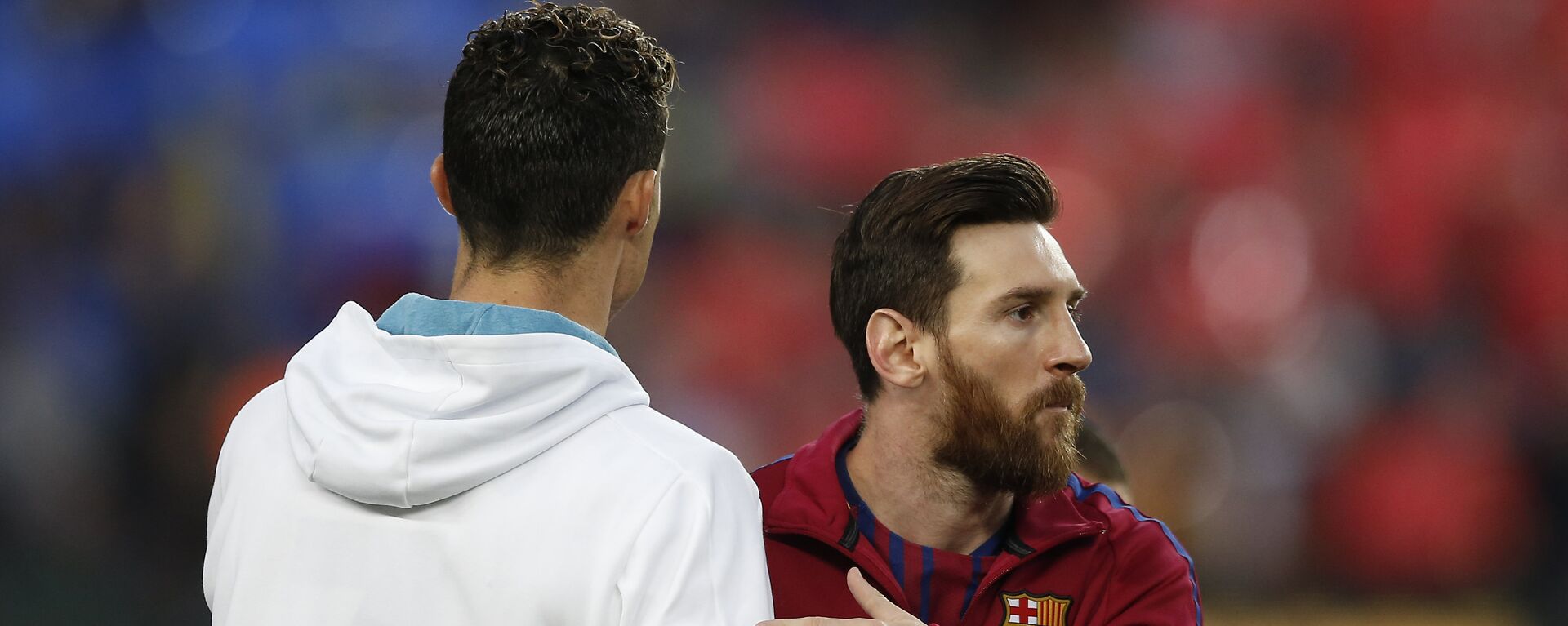 Barcelona's Lionel Messi, right and Real Madrid's Cristiano Ronaldo greets each other before a Spanish La Liga soccer match between Barcelona and Real Madrid, dubbed 'el clasico', at the Camp Nou stadium in Barcelona, Spain, Sunday, May 6, 2018 - اسپوتنیک افغانستان  , 1920, 21.02.2022