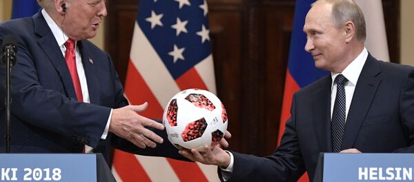 توپ هدیه شده پوتین توسط سرویس امنیتی ترامپ بررسی شد توپ هدیه شده پوتین توسط سرویس امنیتی ترامپ بررسی شد - اسپوتنیک افغانستان