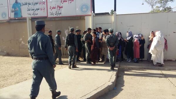 نگاره های از بستن مکتب افغان-ترک و برخورد پولیس با معترضان در جوزجان - اسپوتنیک افغانستان  