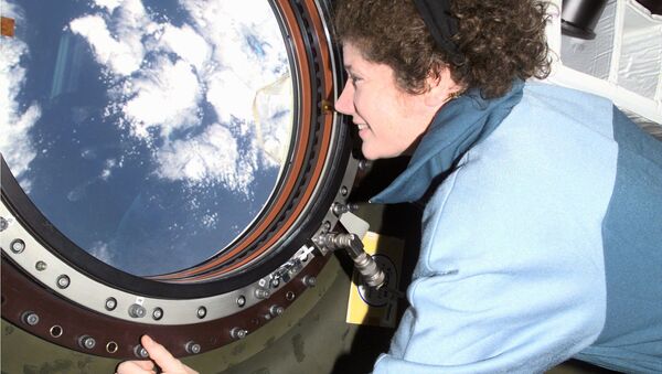 سوزان هلمس، فضانورد امریکایی - اسپوتنیک افغانستان  
