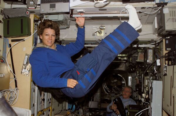 آیلین ماری کولینز، فضانورد امریکایی - اسپوتنیک افغانستان  