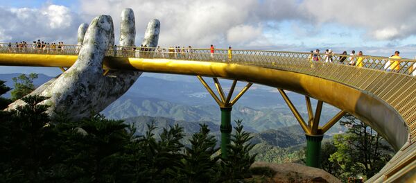 پل 150متری طلائی در بالای کوه های داننگ ویتنام پل 150متری طلائی در بالای کوه های داننگ ویتنام - اسپوتنیک افغانستان