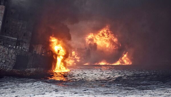 کشتی حامل نفت از عربستان به جاپان آتش گرفت - اسپوتنیک افغانستان  