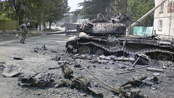 Разбитая боевая техника в городе Цхинвали, подвергшемся нападению грузинских войск - اسپوتنیک افغانستان  
