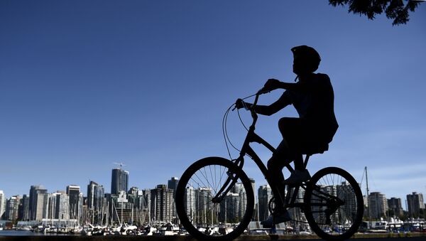 Велосипедист в Стэнли-парке Ванкувера, Канада - اسپوتنیک افغانستان  